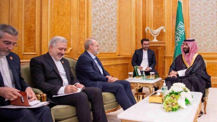 لبنان حضر في زيارة لاريجاني الى السعودية
اقتراح بعدم استخدامه طرفاً ثالثاً وفق اتفاق بكين