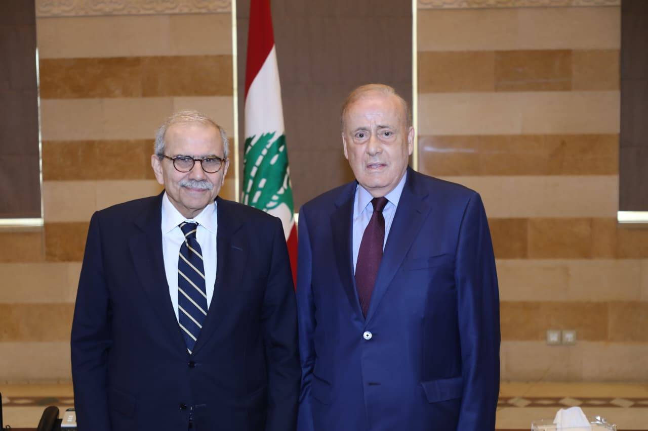 سلام اتفق مع وفد "رابطة قدماء القوى المسلّحة"
وحبيس اقترح عقد لقاء مع القناصل تعزيزاً للعلاقات مع لبنان