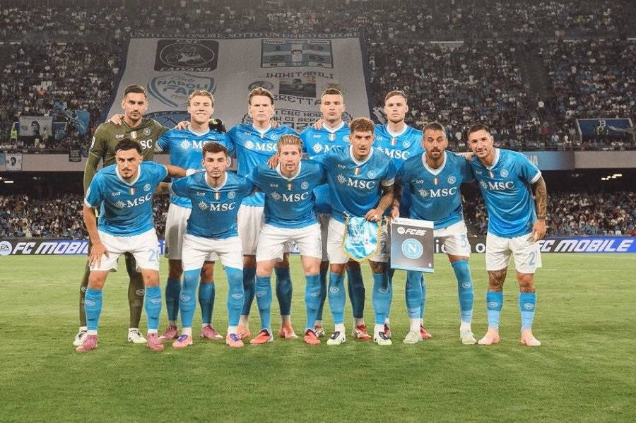 سلسلة استثنائية تضع نابولي بقمة الدوريات الكبرى