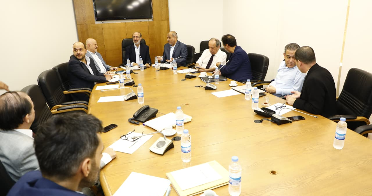 "لجنة الإعلام" ناقشت ملف "ستارلينك" واستغربت
استعجال الحكومة تمرير القانون ولوحت بالطعن فيه