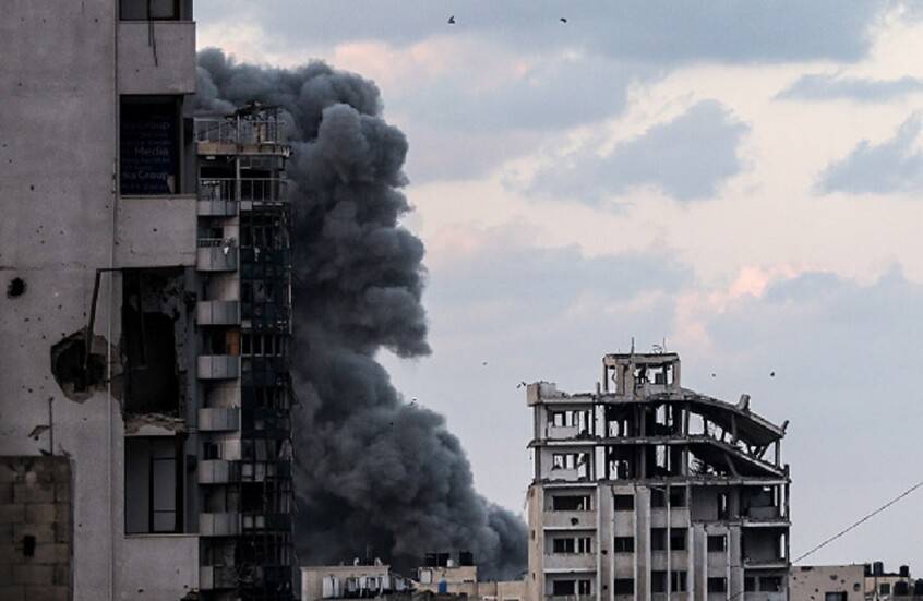 عشرات الفلسطينيين تحت الأنقاض بعد تدمير طيران الاحتلال الإسرائيلي منازلهم غربي غزة
