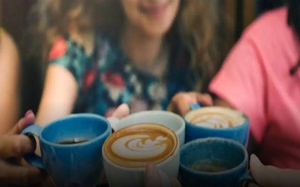 الكافيين والأطفال: ما هو الحدّ الآمن لتجنّب الأرق والقلق واضطرابات القلب؟