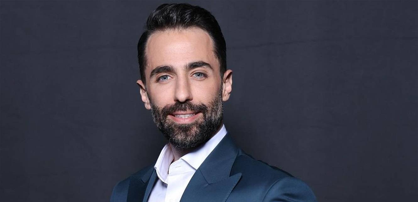 هذا ما جرى مع والدة محمد قيس بعد فوزه بجائزة بـ 