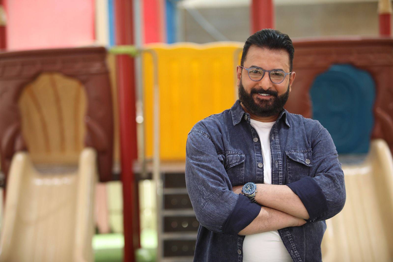 محمد حمدي يجمع بين الإيقاع والرومانسية في “حلو الروح