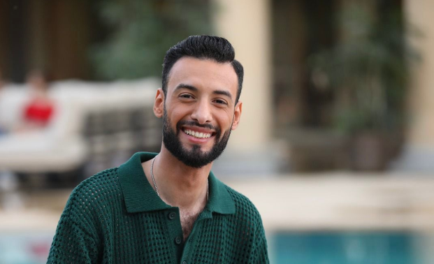 عمر عادل يطلق أغنية "جمال الكون" برؤية رومانسية عائلية