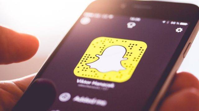 "سناب شات" يستغل هوس المستخدمين بـ"الذكريات"