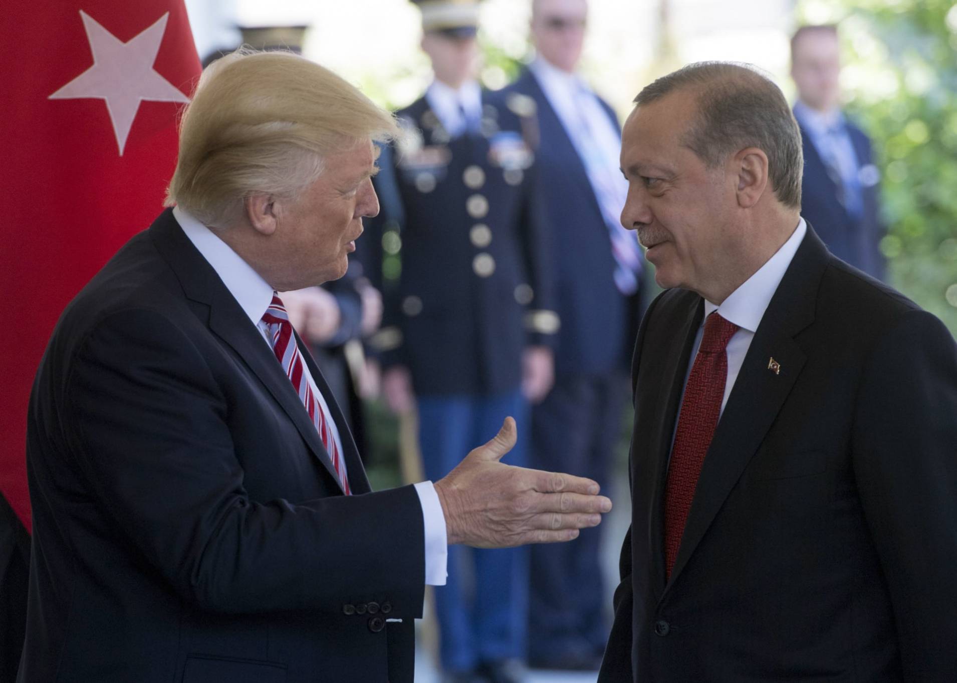 أردوغان يبلغ ترامب بترحيبه بجهود "السلام" ويشدد على ضرورة وقف "إسرائيل" لهجماتها