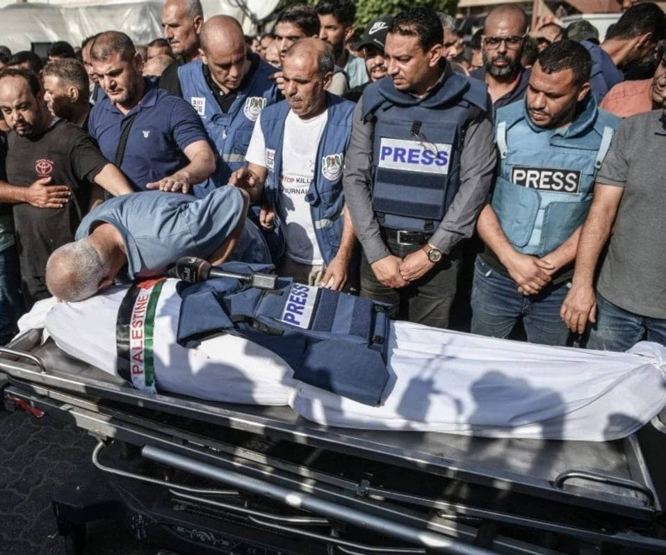 الغارديان: غزة تحوّلت إلى مقبرة للصحافيين