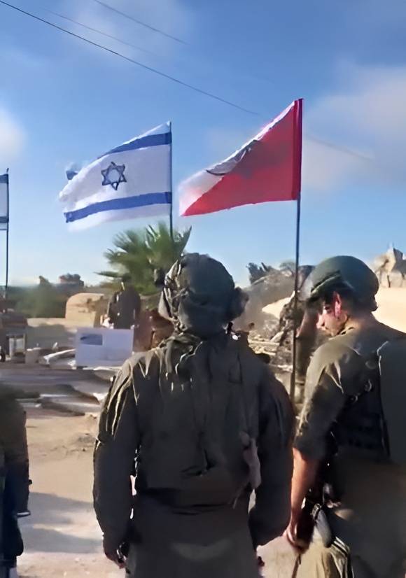 العلم «الإسرائيلي» يرفرف في ساحة «التحرير» بالقنيطرة 51 عاما على مشهد هو النقيض