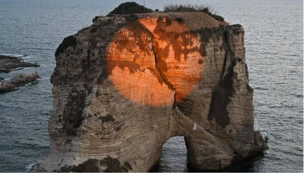 مخرج لأزمة إضاءة الصخرة
