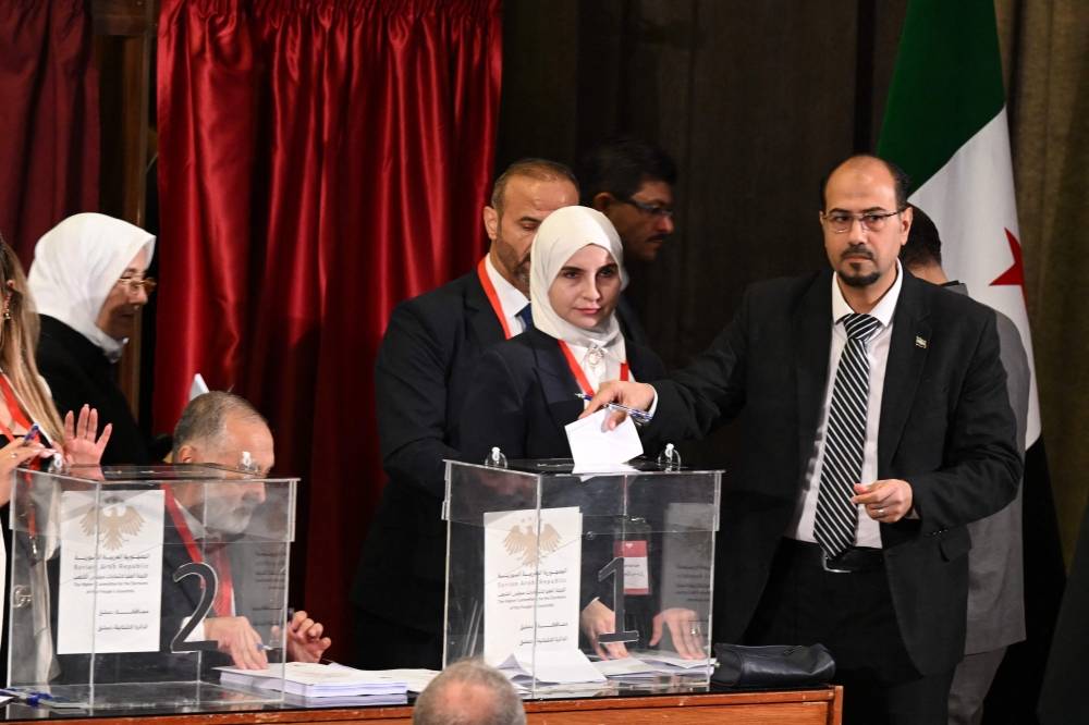 السلطات السورية تشكّل أول برلمان بعد الإطاحة بالأسد