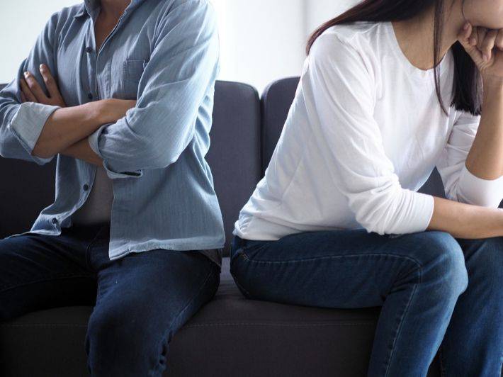 ظاهرة "الإنفصال العاطفي" بين الزوجين تجتاح البيوت... أسبابها وطرق المعالجة
الأطفال يدفعون الثمن : إضطرابات نفسيّة عميقة تؤثر في نموهم وسلوكهم