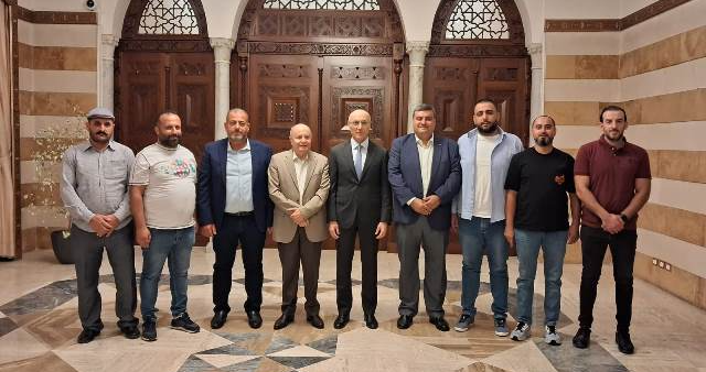 اتحاد نقابيات الشمال بحث مع وزير الداخلية
 شؤونا نقابية مطلبية  في حضور الاسمر 

اعلن اتحاد نقابات العمال والمستخدمين في لبنان الشمالي في بيان، ان "اجتماعا عقد مع وزير الداخلية والبلديات العميد احمد الحجار، شارك فيه رئيس الاتحاد النقيب شادي السيد ورئيس نقابة عمال بلدية طرابلس عمر دلال ورئيس نقابة