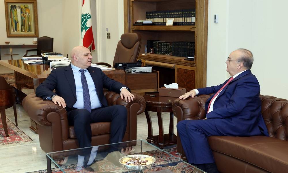 وهاب بعد لقائه عون: خطنا الأحمر الرئاسة والجيش ليبقى لبنان