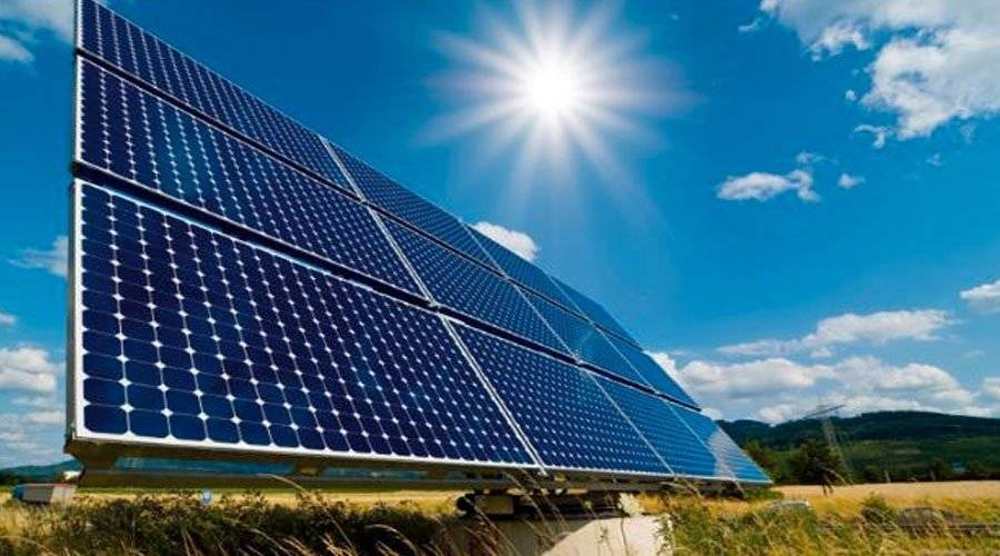 مقترحات تثير الجدل... هل تُهدَّد "الطاقة الشمسية" بالضرائب؟