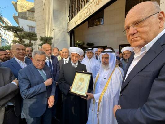 افتتح ووزير الأوقاف والشؤون الإسلامية في قطر مسجد الإمام الشافعي
دريان: بيروت تستحقّ وعلينا أَنْ نفعل الكثيرَ لكي نستحِقَّها