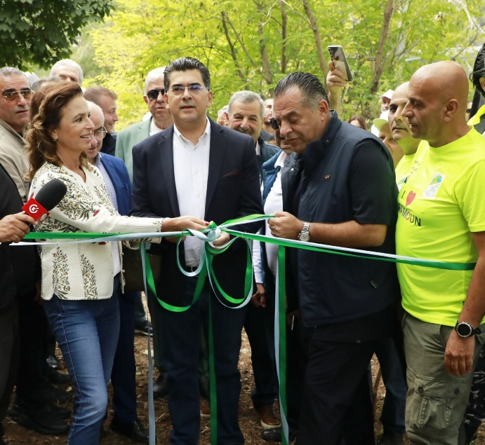 إطلاق "درب عرمون" لمحبي المشي برعاية وزيري السياحة والإعلام
مرقص: لا يمرّ يوم دون بناء مدماك جديد رغم التحديات
لحود: تفتتحون دروباً جديدة نحو مستقبل سياحي واعد