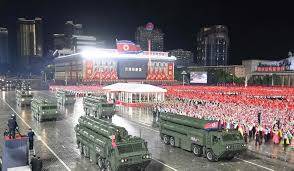 كوريا الشمالية تستعرض أحدث صواريخها