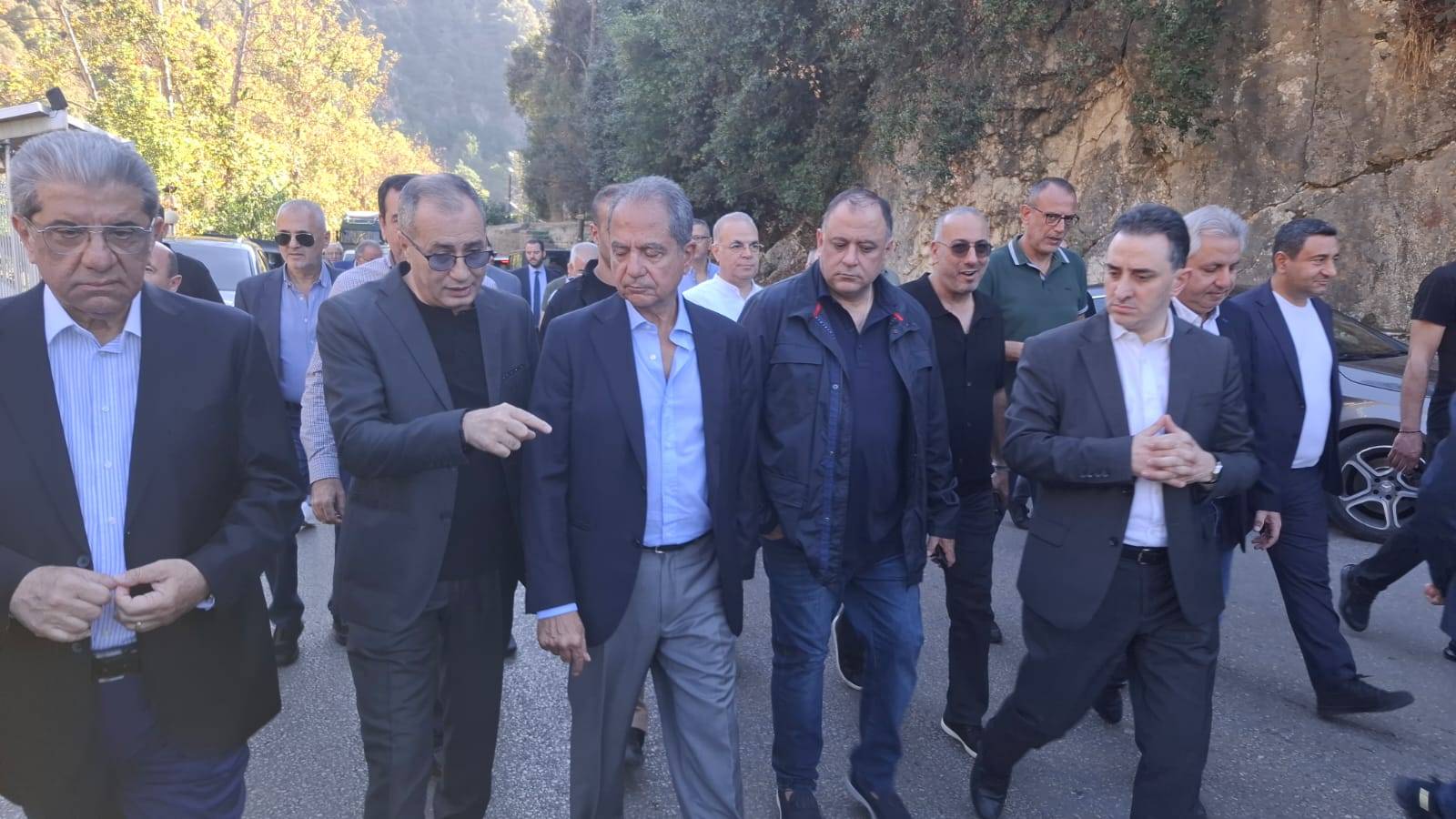 الصدي يجول في وادي نهر الكلب متفقّداً:
وجدت ثلاجة وبرادا مرمييْن في مجرى النهر