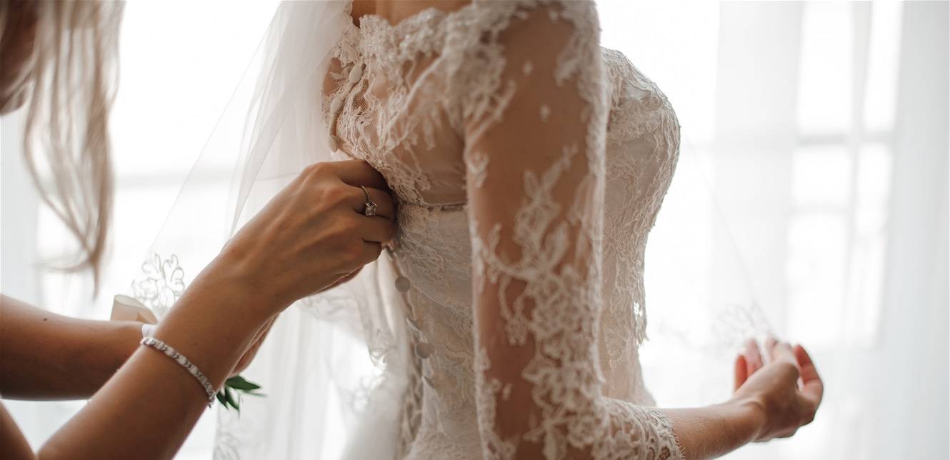 هو رجل أعمال أجنبيّ... فنانة مصريّة تكشف موعد حفل زفافها