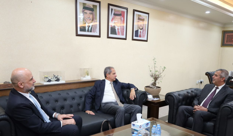 الصدي زار الاردن والبحث حول

الربط الكهربائي واستجرار الكهرباء