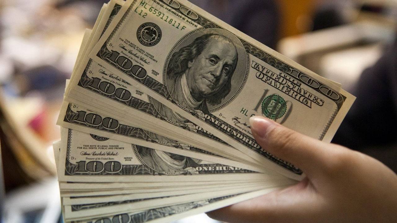 الدولار يستقر وسط توقعات بتهدئة التوتر التجاري بين بكين وواشنطن
