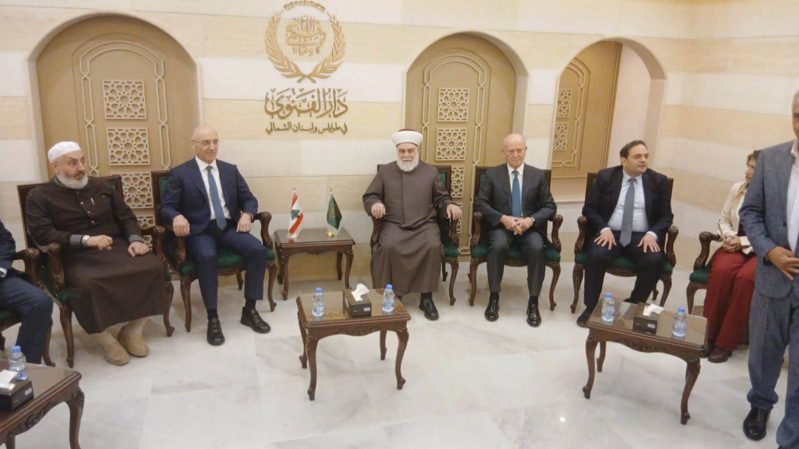 زار مُفتي طرابلس والشمال
الحجار: الدولة إلى جانب أهلها في الشمال
والأمن حق للمواطنين وواجب عليها