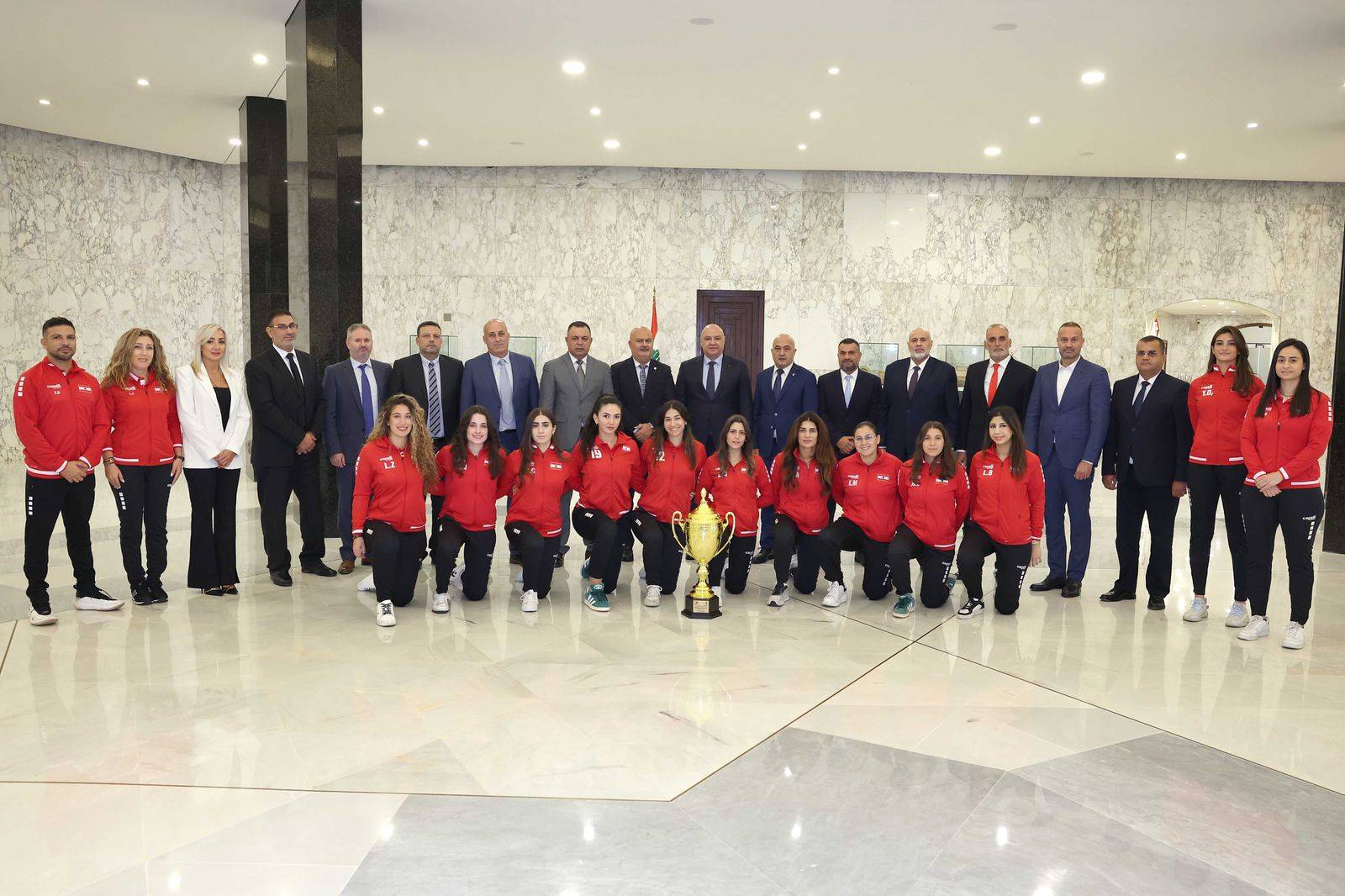 رئيس الجمهورية استقبل وفد اتحاد الكرة الطائرة
وهنأه على احراز منتخب السيدات بطولة غرب آسيا