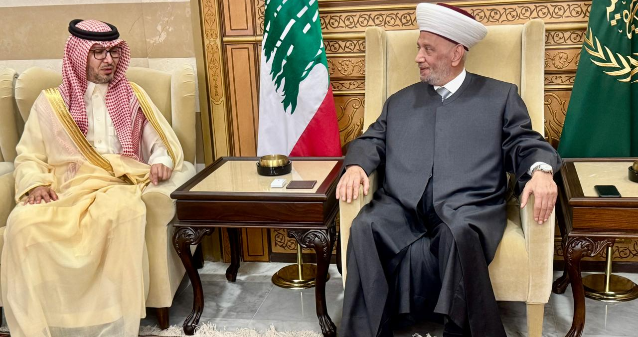 دريان استقبل بخاري وتأكيد على دعم الجيش