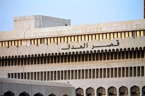 "المحامي السمسار" وال١٠٠ ألف دولار