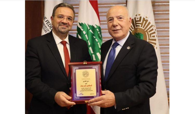 دبوسي كرم نادر غزال بمناسية اختياره

رائد الذكاء الاصطناعي لعام 2025