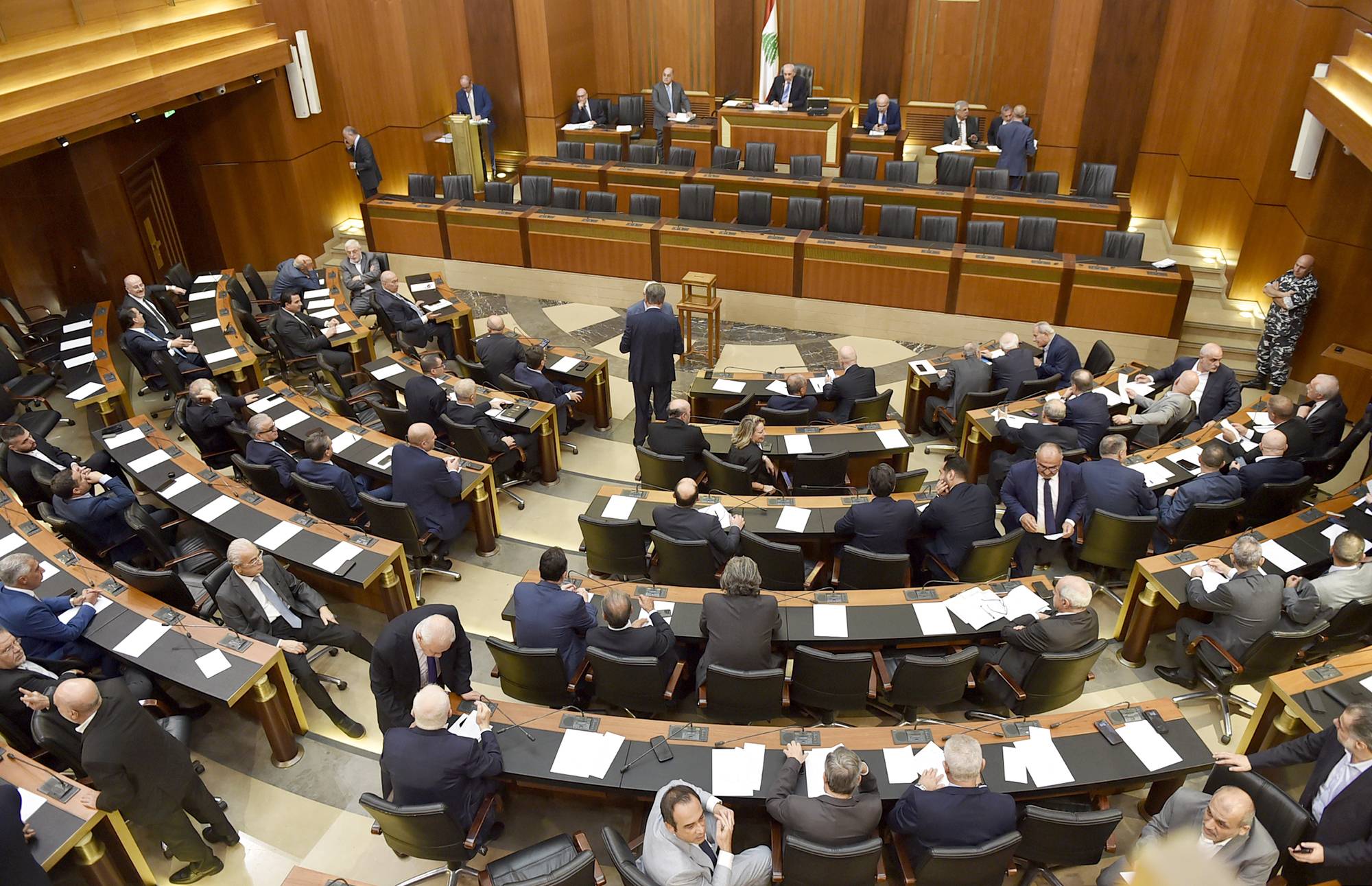 لبنان امام الخيار الحاسم... برّاك نطق بلسان ترامب؟
قلق رسمي من استطلاع «بعبدا» والبرلمان يعيد انتاج «الحياة الدستورية»
«بيروت1» على السكة... هل يزور بن فرحان بيروت؟