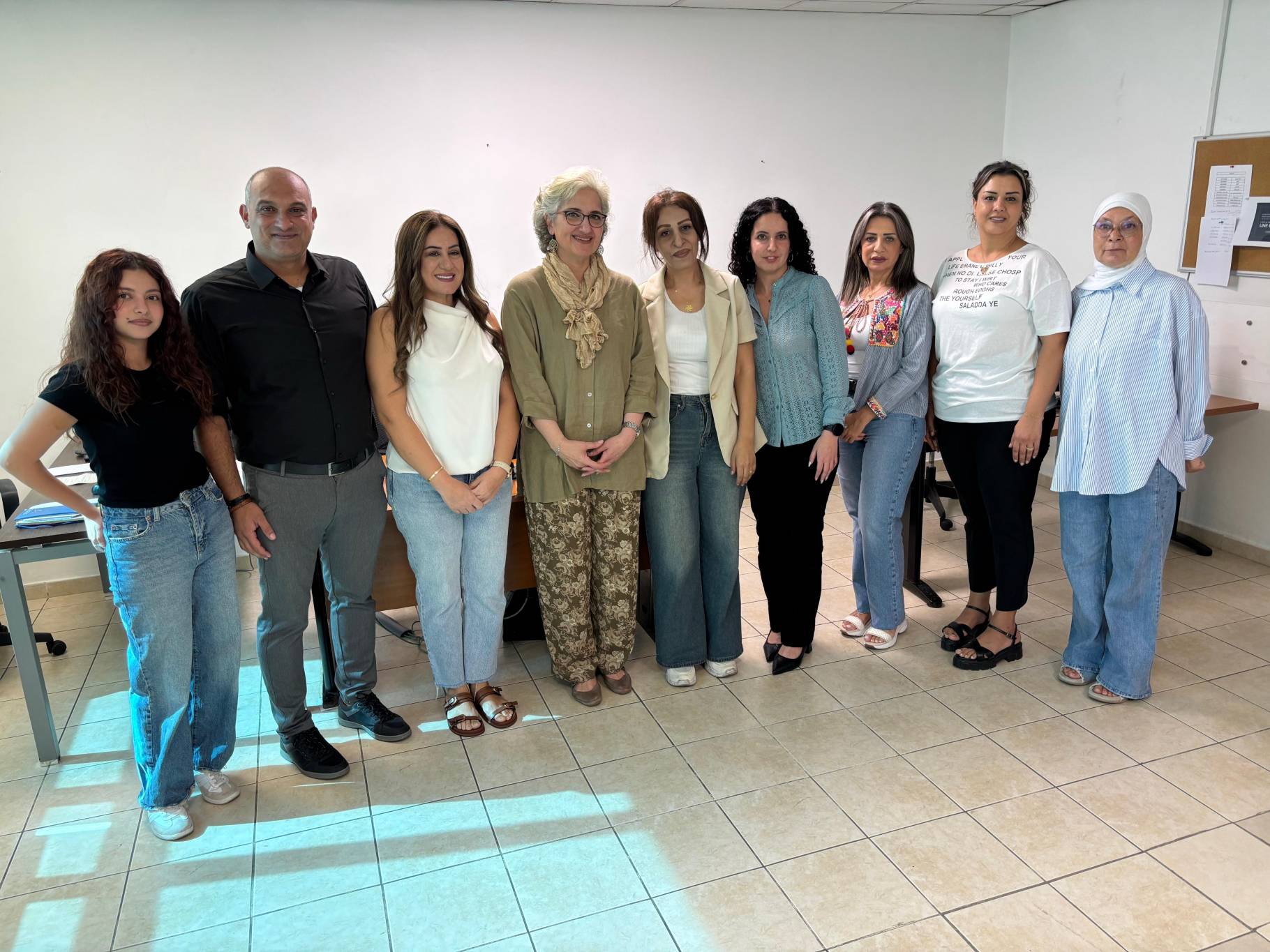 وزيرة التربية تزور مركز تقديم الشكاوى وترد على اتصالات المواطنين شخصيًا