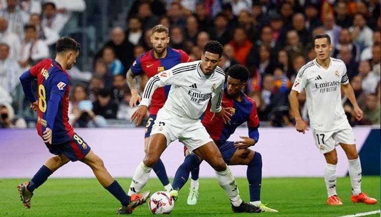 الكلاسيكو الأول بين فليك وألونسو.. صراع العقول قبل صافرة الحكم