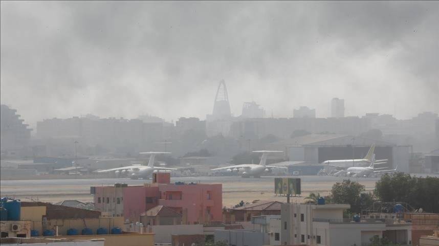 قوات "الدعم السريع" تشن غارات على مطار الخرطوم...