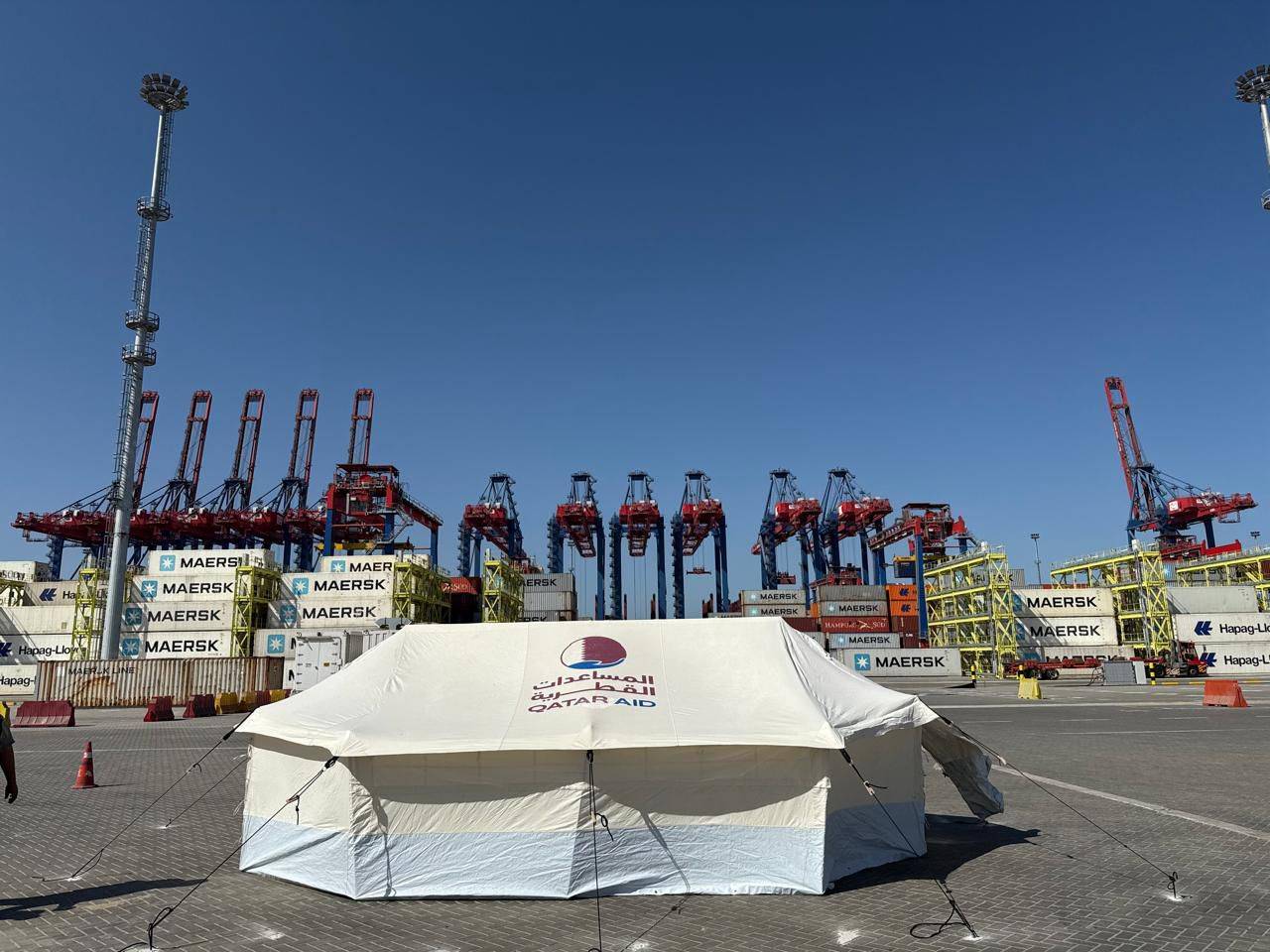 وصول باخرة تحمل مساعدات انسانیة أرسلتھا دولة قطر لدعم الشعب الفلسطیني في غزة
