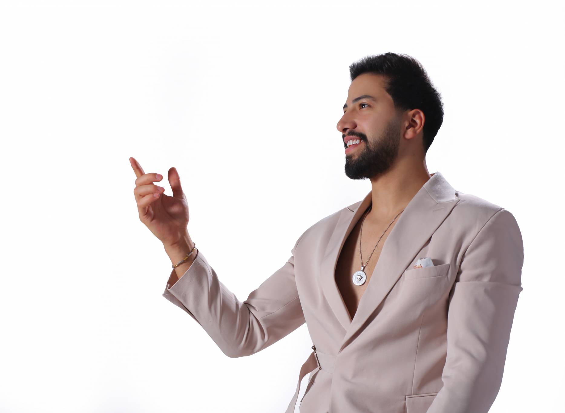 يوسف عمّور يتألّق في "شطه" ويحقق نسبة مشاهدة عالية على مختلف وسائل التواصل الاجتماعي!