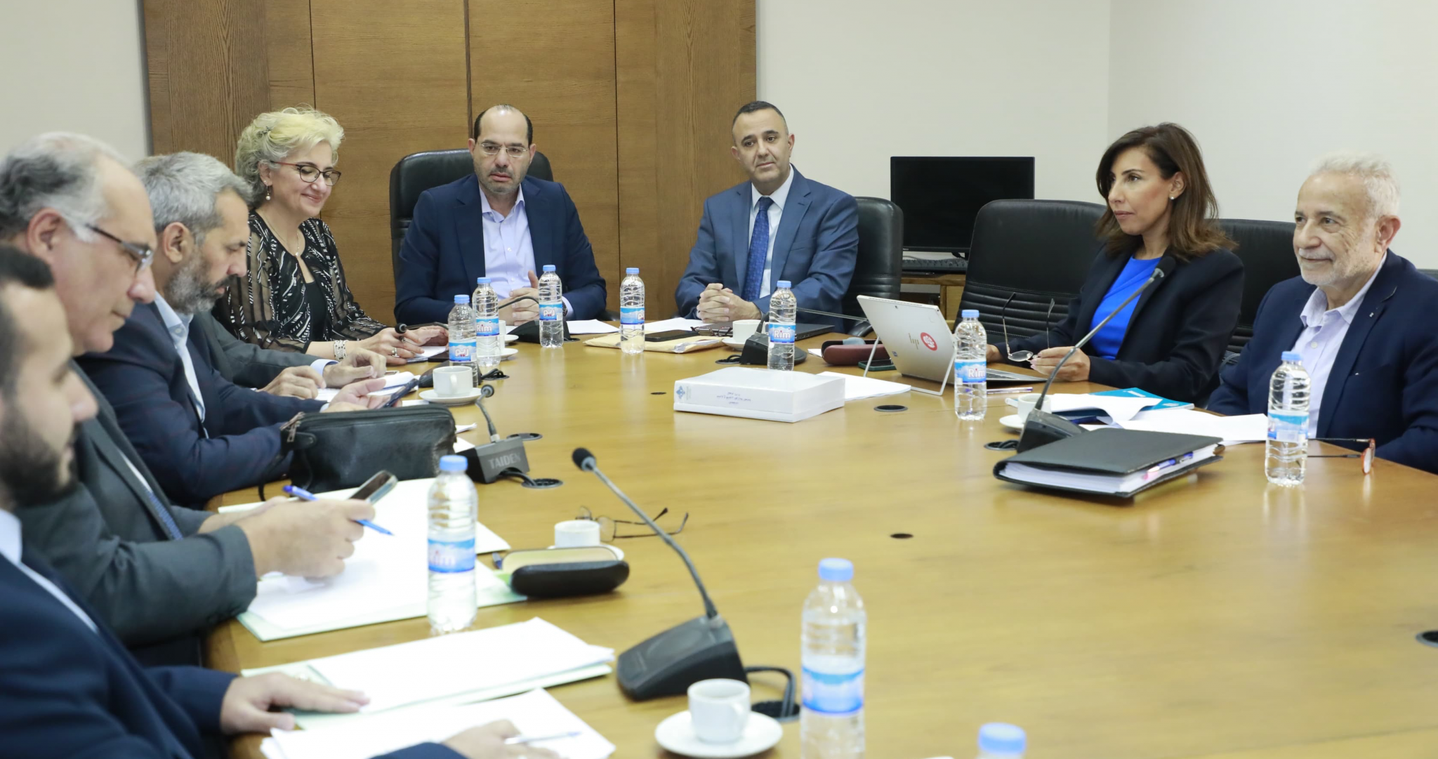 إقرار اقتراحي قانون بشأن التعليم المهني وتعويضات المعلمين في المدارس الخاصة