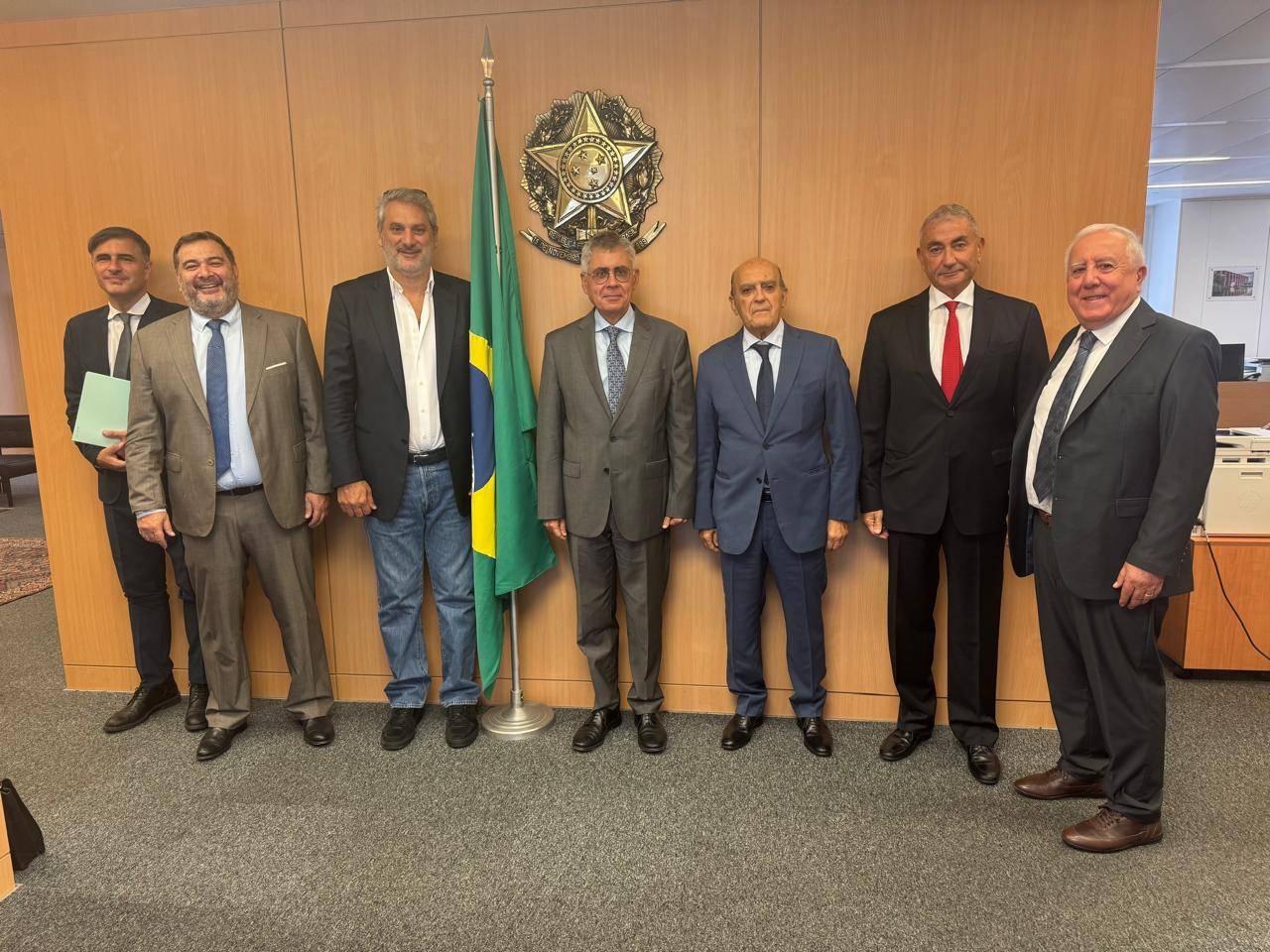 مجلس الأعمال اللبناني - البرازيلي يبحث مع سفير البرازيل

في زيارة وفد اقتصادي الى البرازيل