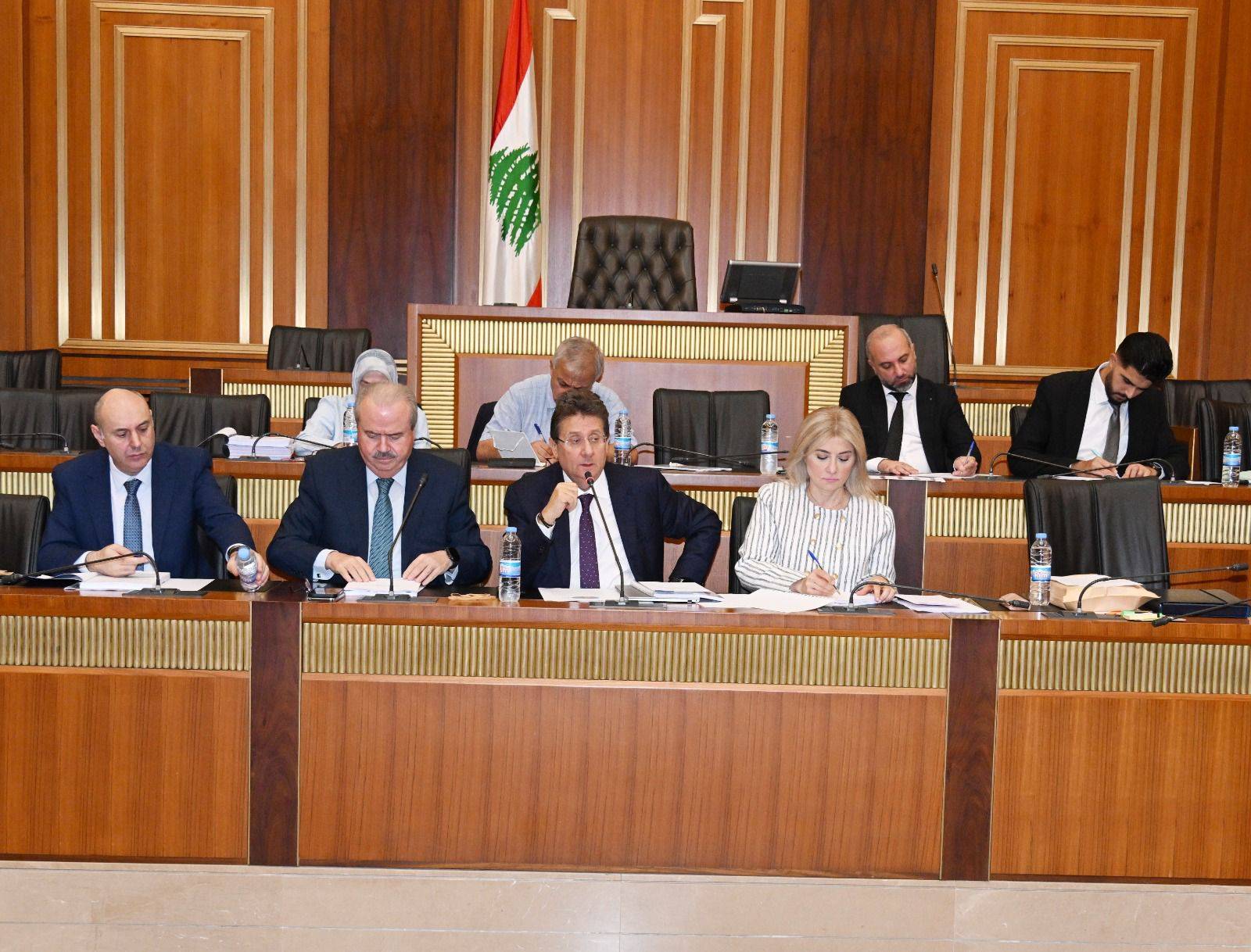 كنعان بعد الجلسة الأولى لدرس مشروع موازنة 2026:
ما زلنا في مرحلة المعالجات الجزئية الحسابية .. أكثر منها الاقتصادية