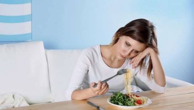 من التوتّر إلى نقص الفيتامينات: كلّ ما يخفف شعورك بالجوع!