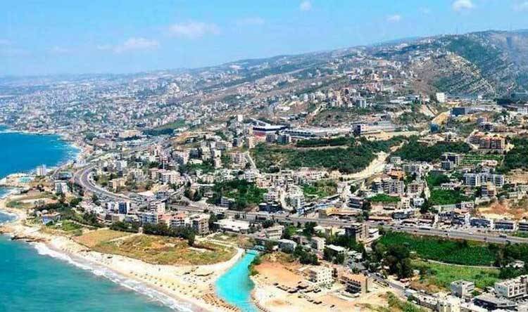 في العقيبة... شخصان مجهولان يسرقان دراجة نارية ويطلقان النار على مالكها
