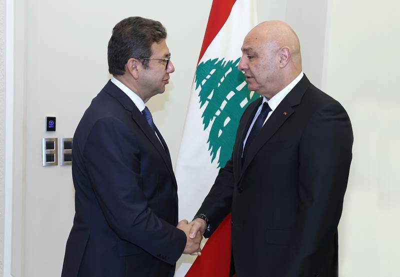 الوفد المصري يجول على المسؤولين
