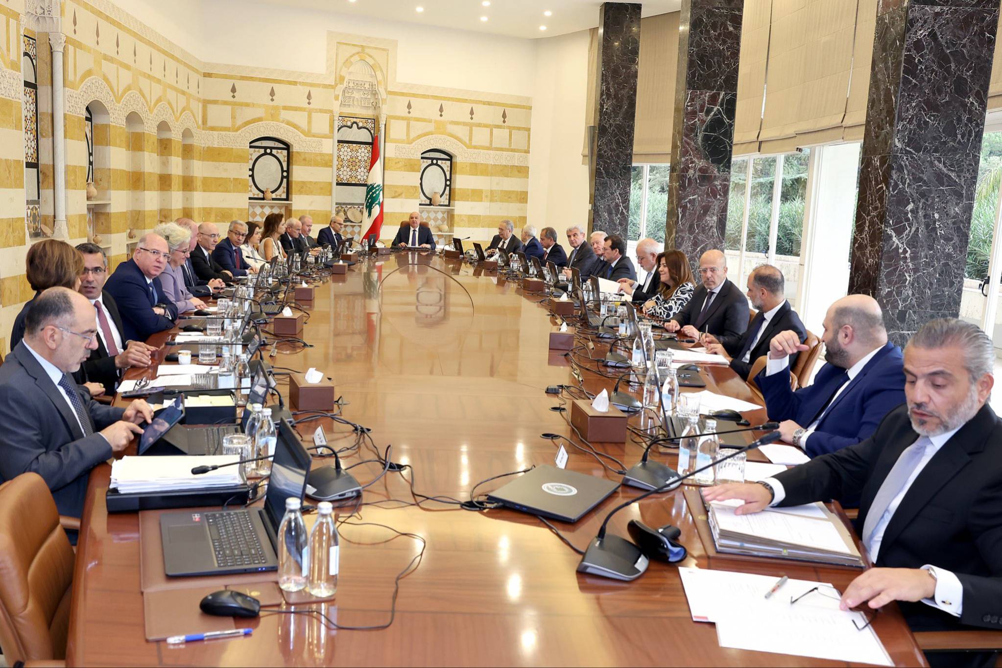 هل نزع مجلس الوزراء فتيل قنبلة قانون الانتخاب ام رحّل الازمة اسبوعاً؟
مشاورات رئاسية لاحتواء التصعيد وتسوية عقدة مشاركة المغتربين تتقدم
تفعيل «الميكانيزم» تمهيد للمفاوضات وواشنطن تضغط لفرض اتفاقية امنية جديدة؟