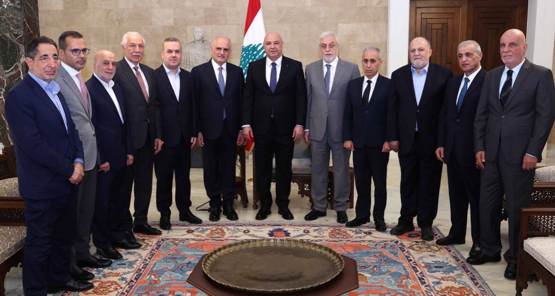 عرض مشروع تعديل قانون الانتخاب في الحكومة قد يُفجّرها
ماذا دار في اللقاء بين رئيس الجمهوريّة ونواب حزب الله و "أمل"؟