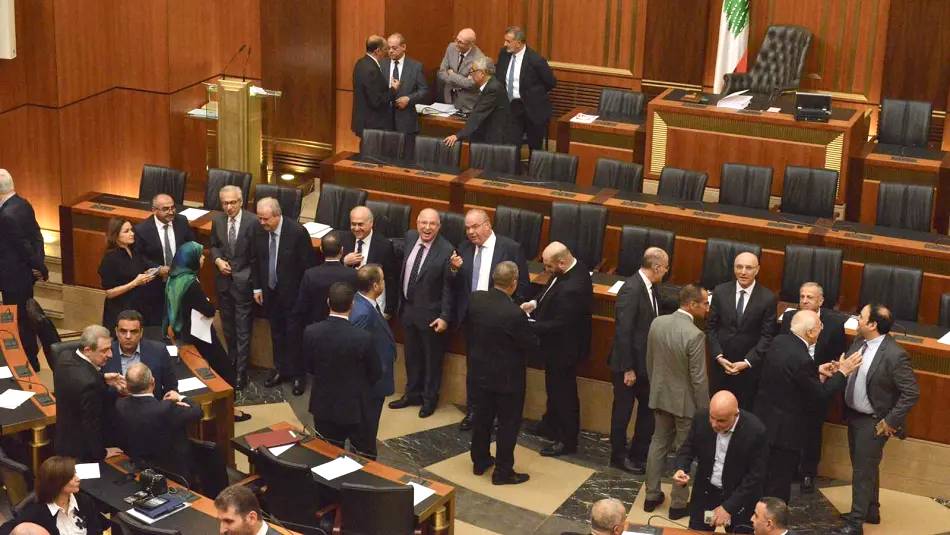"القوات" والحلفاء كسبوا تعطيل جلسة التشريع... ولم يربحوا تعديل قانون الانتخاب
بري تعامل مع الدعوة للجلسة وفق الأصول وخارج لعبة تسجيل النقاط