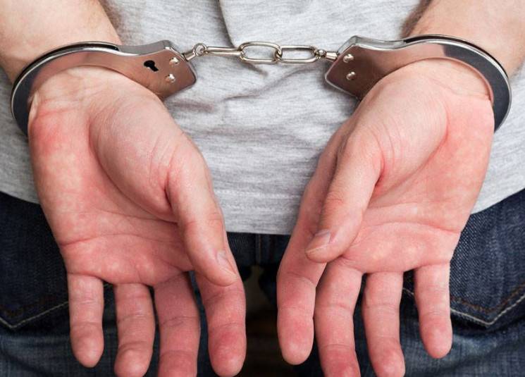 بتهمة الاتجار بالبشر وتزوير شيكات.. أمن الدولة يوقف سوريًا في الشوف