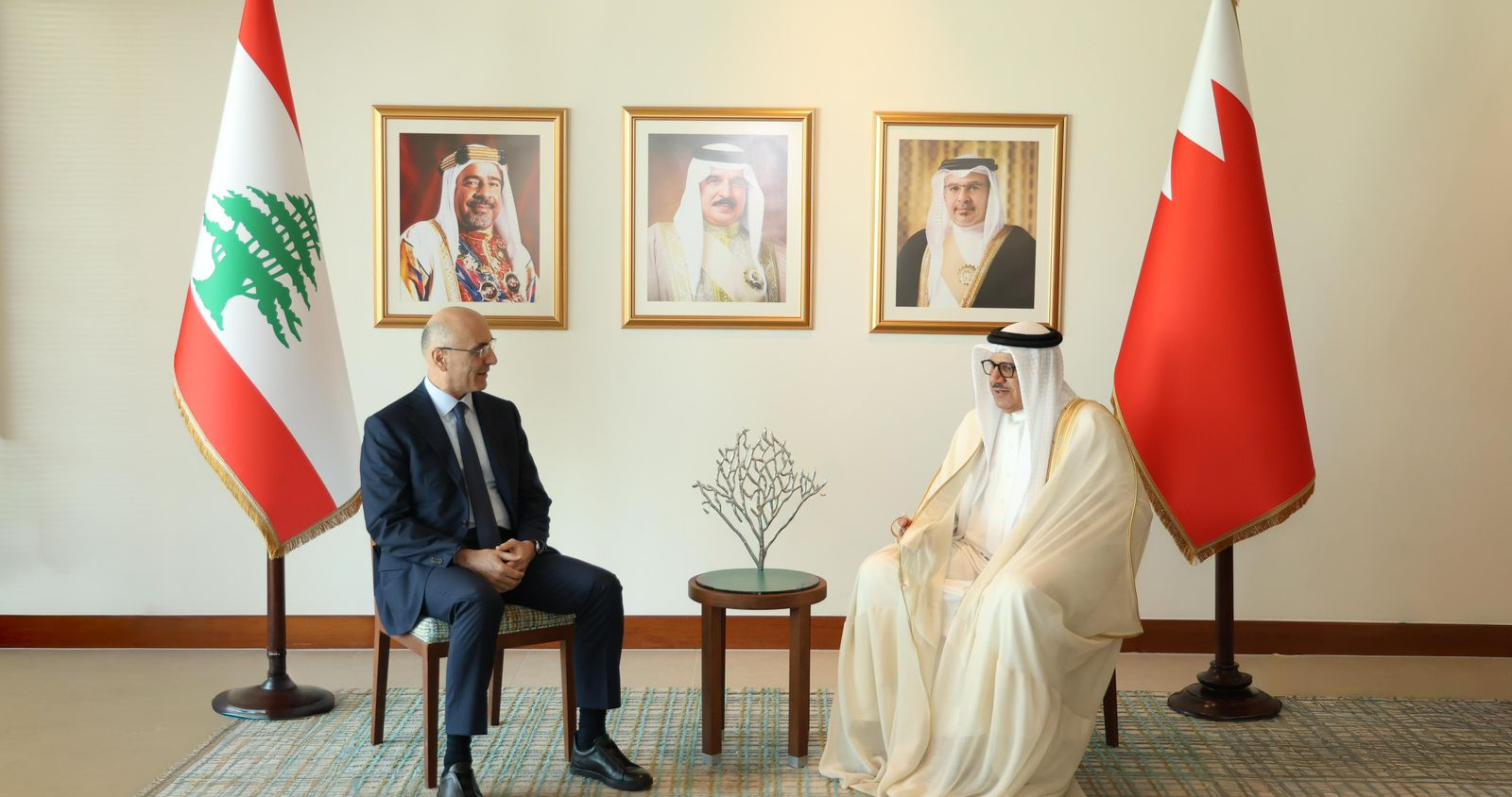 الحجار يلتقي الزياني في "حوار المنامة" لتعزيز التعاون اللبناني-البحريني