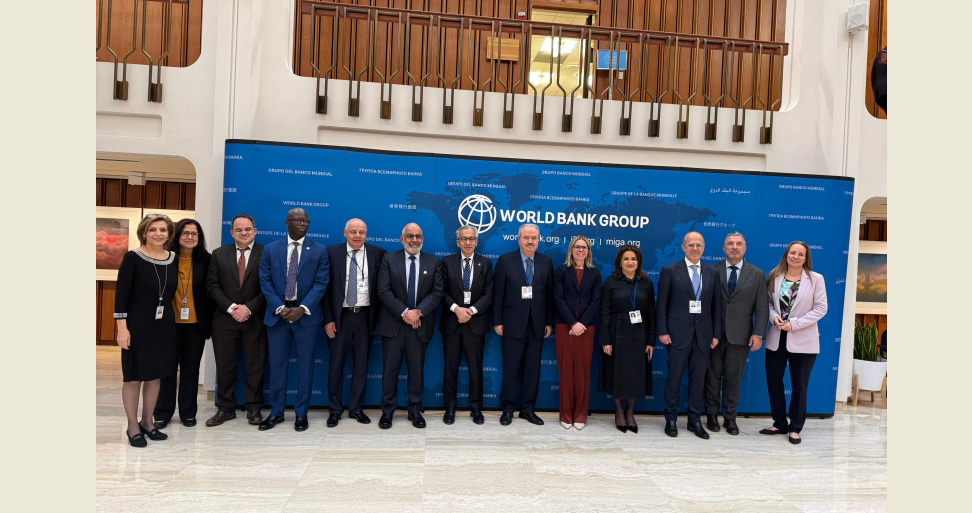 هل ان الاوان لعودة المستثمرين او الاستثمار في لبنان رغم الجمود الامني والاقتصادي ؟
الوفد اللبناني الى اجتماعات صندوق النقد عاد الى بلاده خالي الوفاض