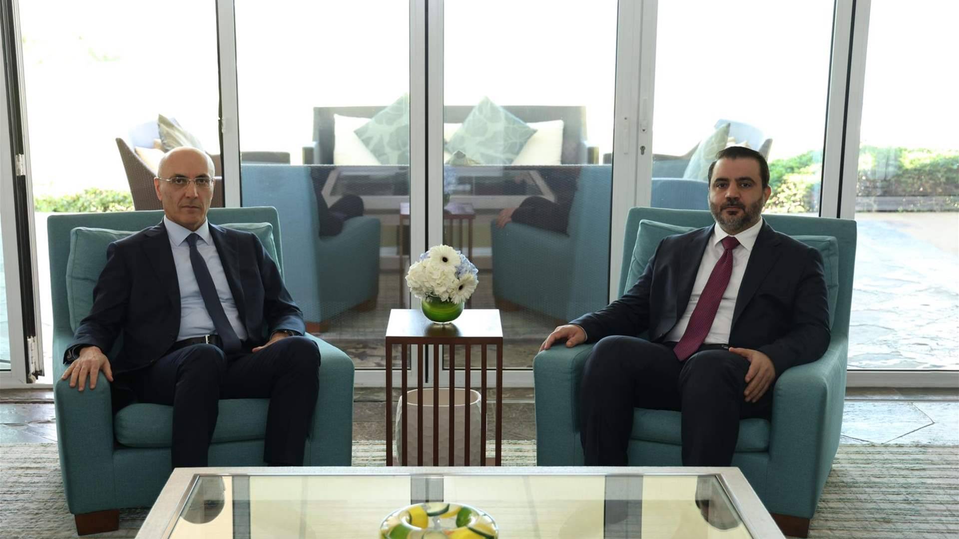 لقاء بين الحجار والشيباني في المنامة.. إليكم تفاصيله